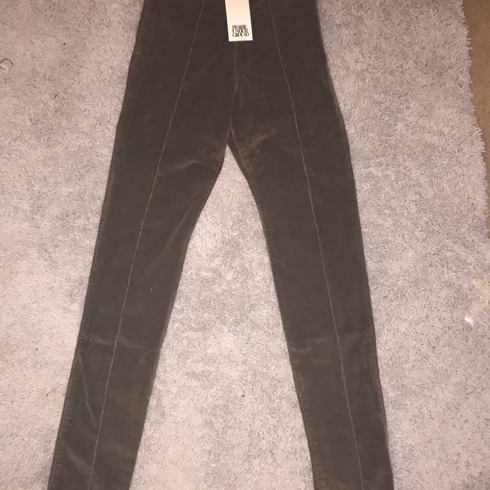 SLIM CORDS IN DARK OLIVE